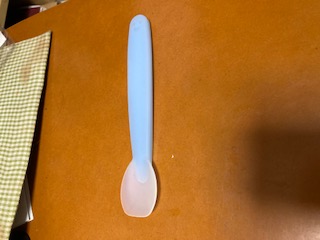 佐々木先生が考案して商品化されたシリコン製のスプーン